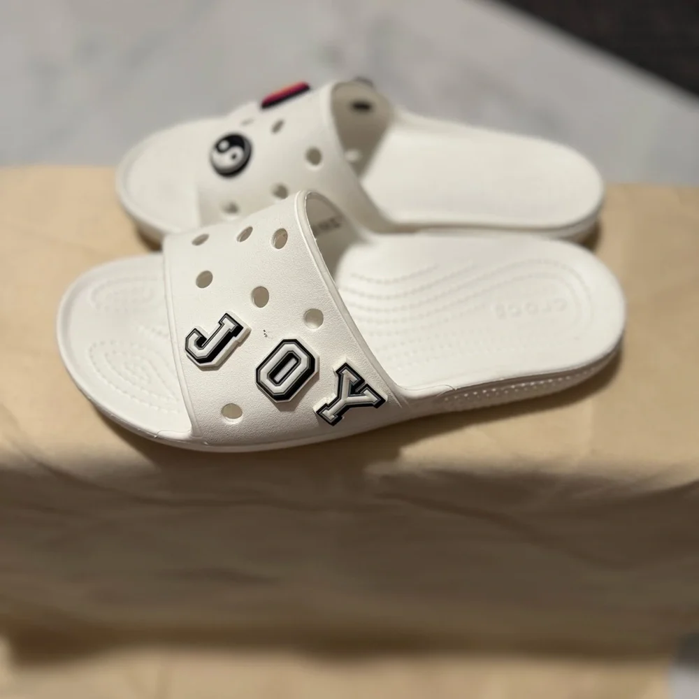 CROCS White Sandals with Perforated Design - Picture 3 of 5